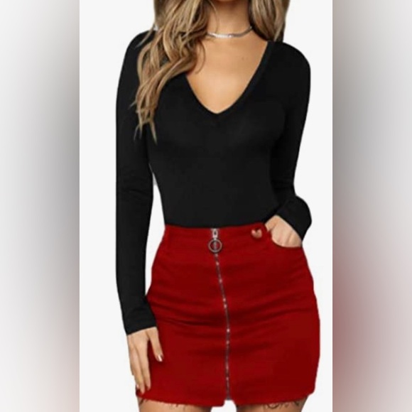 Black V neck bodysuit - Picture 3 of 3